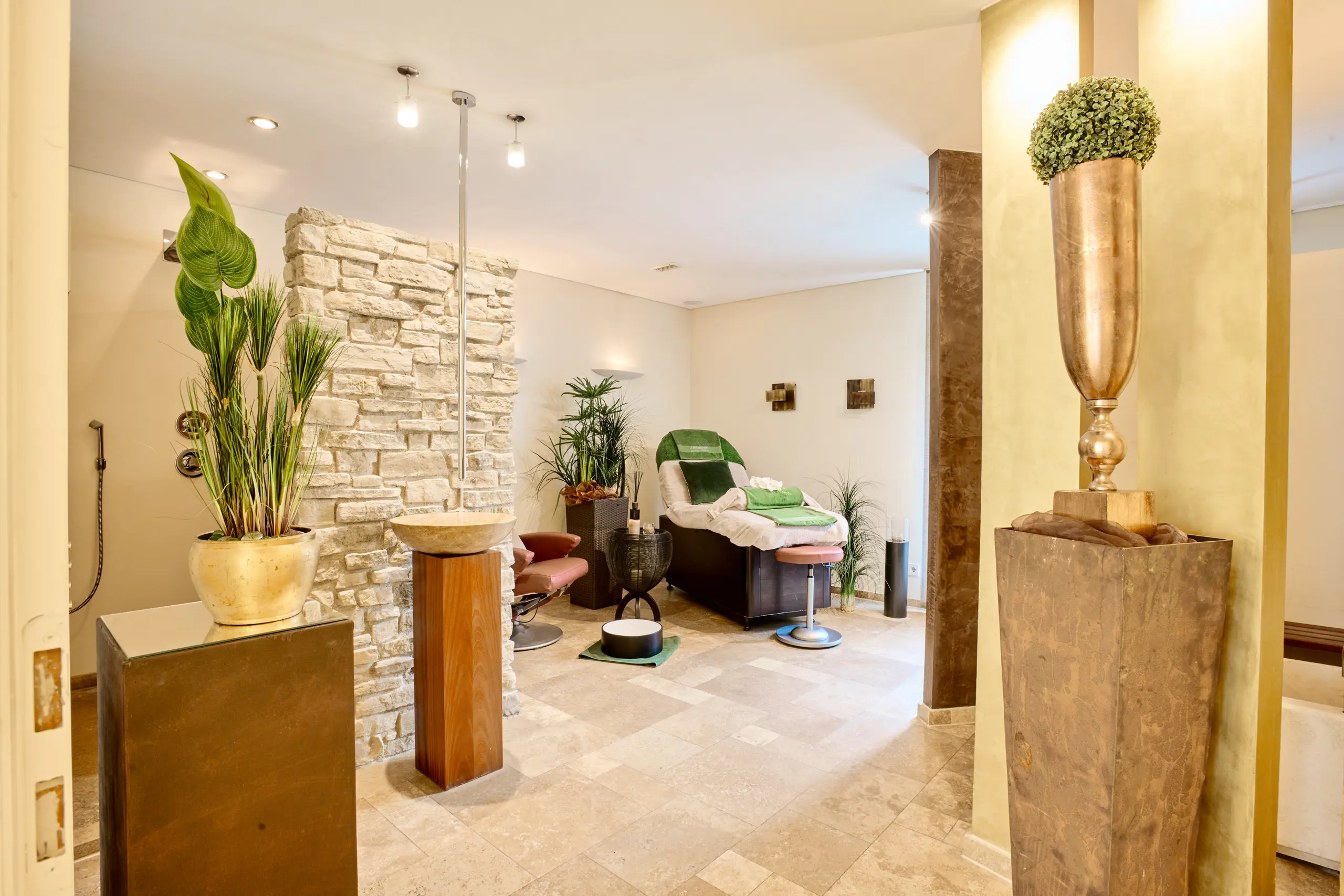 Maximilian Meyer Friseur Unterhaching Day Spa Fußpflege