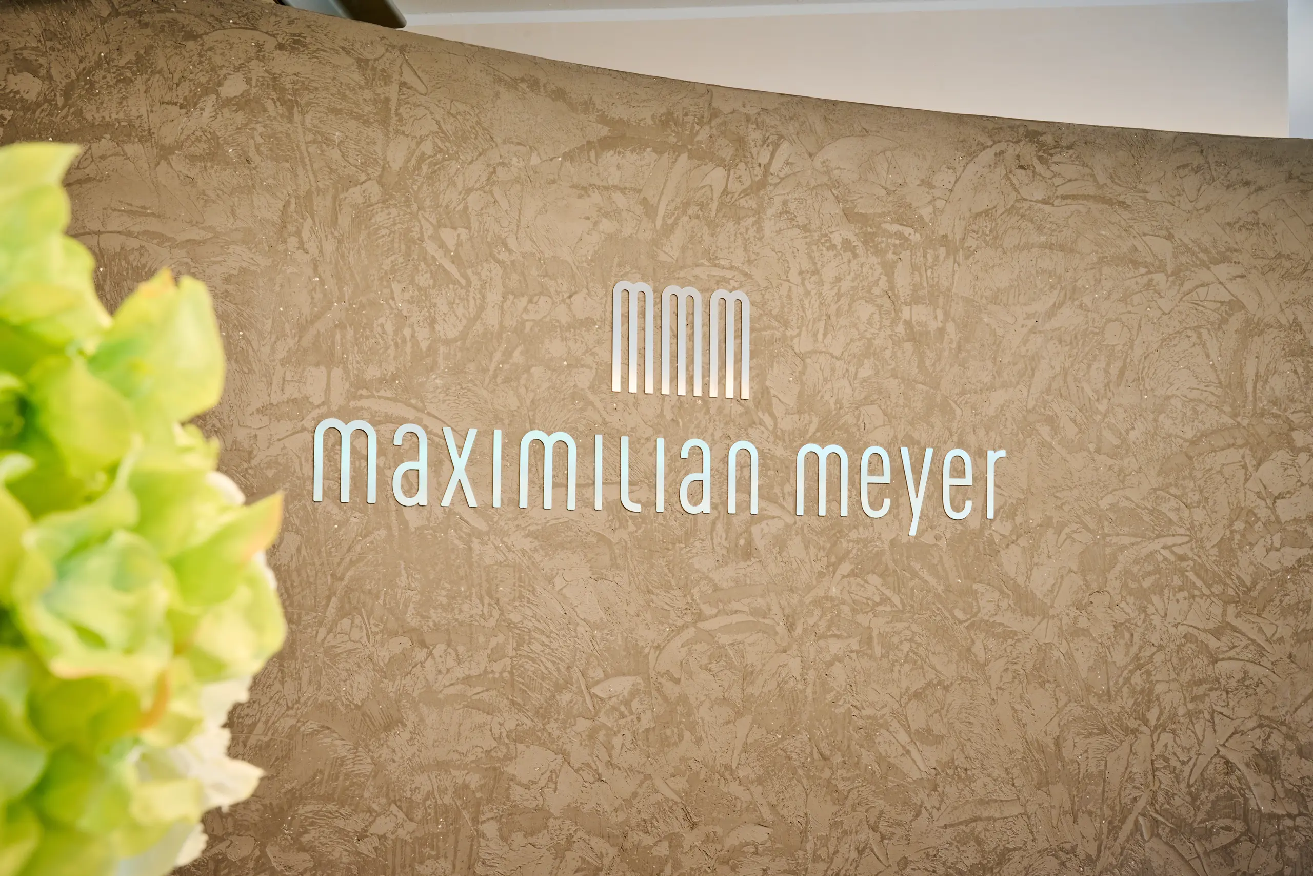 Maximilian Meyer Friseur Unterhaching Salon Logo