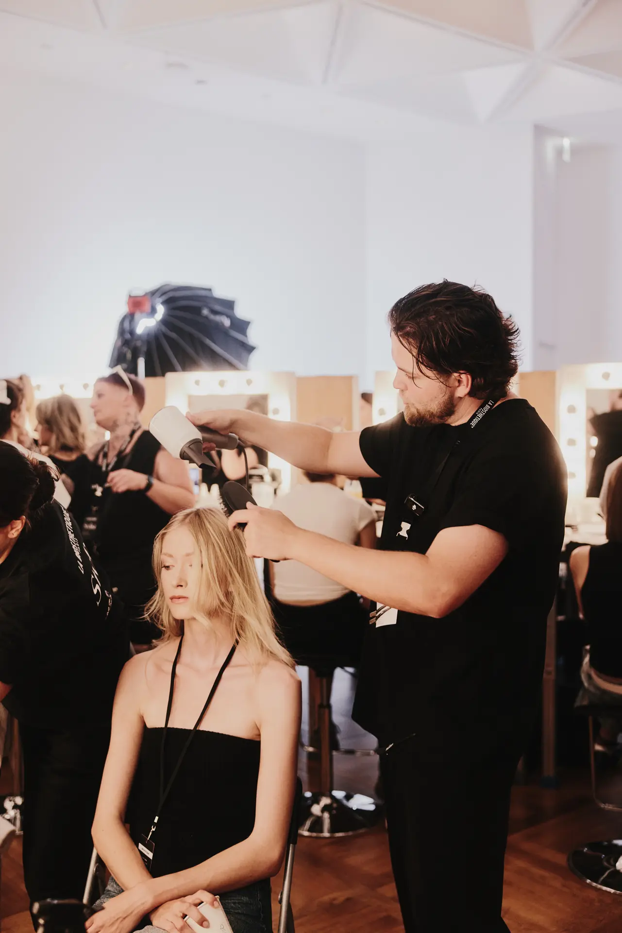 Maxilimian Meyer Hair and Beauty Experts Unterhaching News 25 06 LABIOSTHETIQUE BFW25 19 CARD 0078