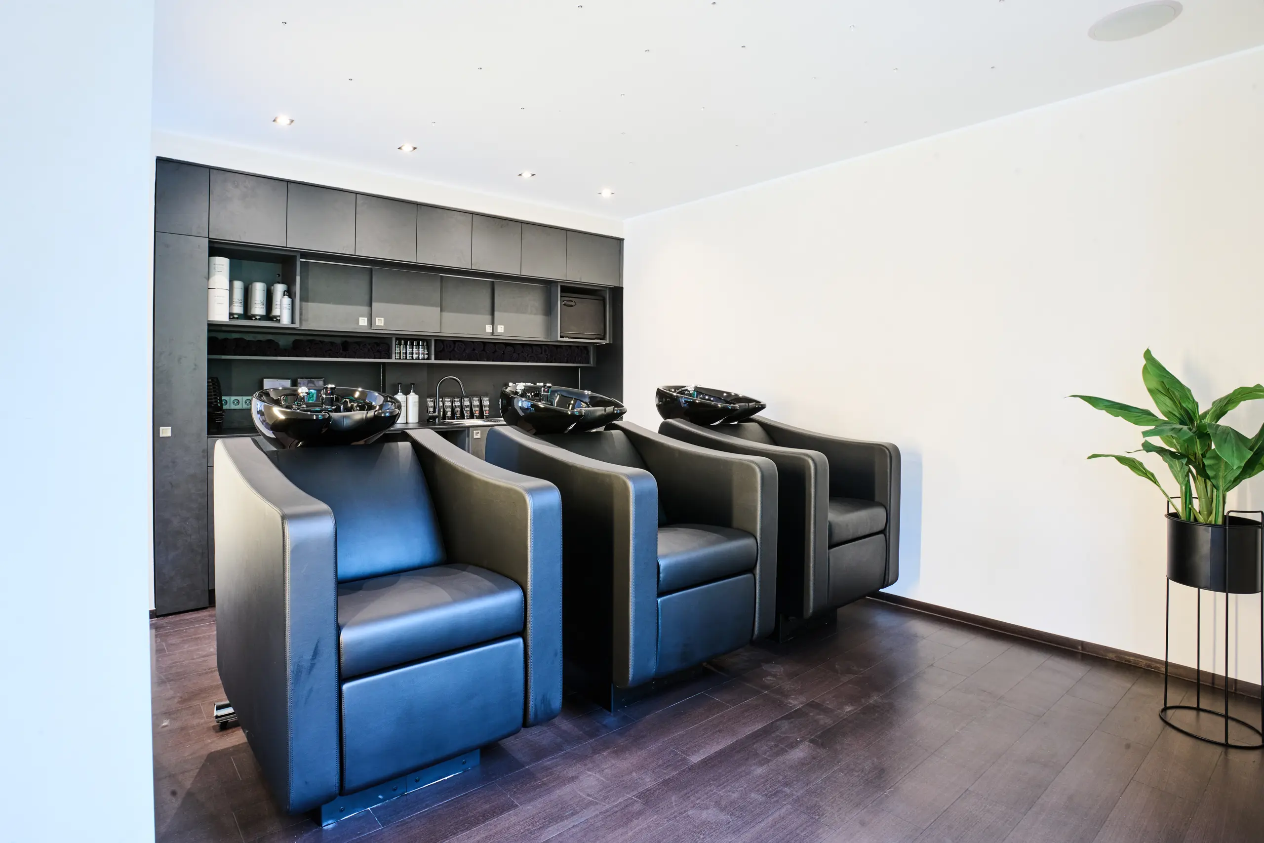 Maximilian Meyer Friseur Unterhaching Salon Waschplätze