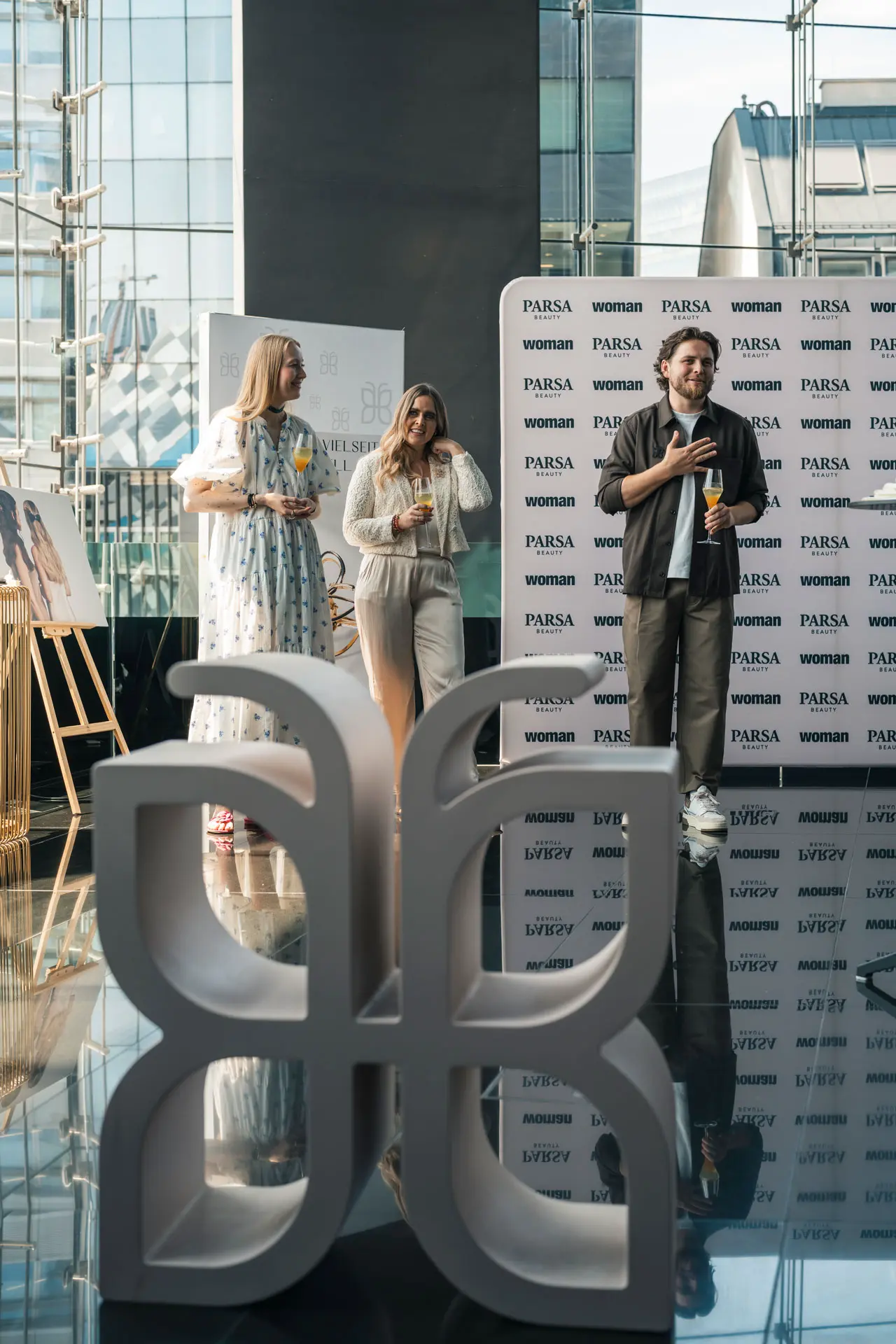 Maximilian Meyer Hair and Beauty Experts News WOMAN x PARSA 052