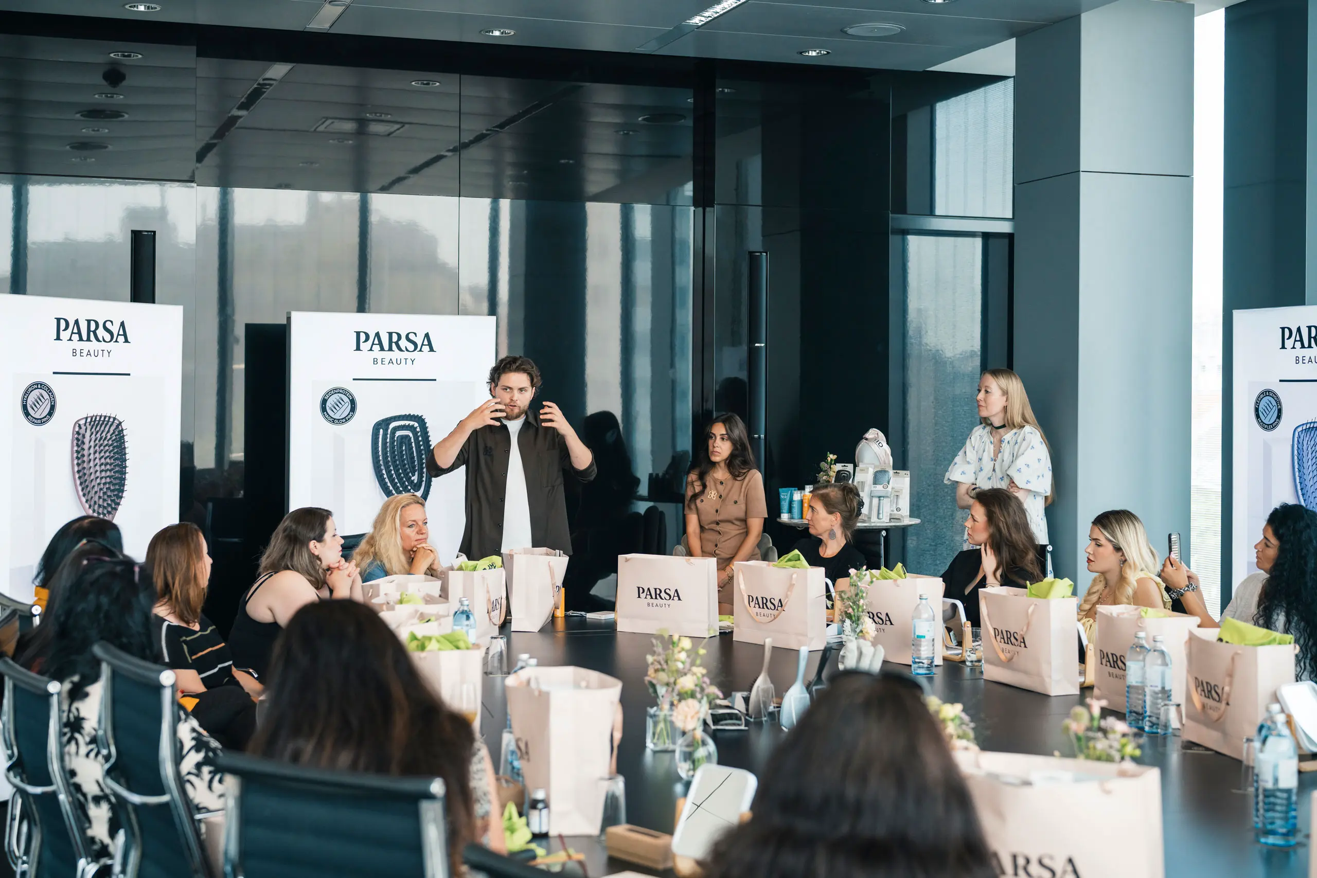 Maximilian Meyer Hair and Beauty Experts News WOMAN x PARSA 087